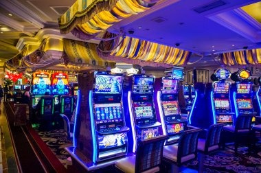Free spin bonus round display with multiplier meter